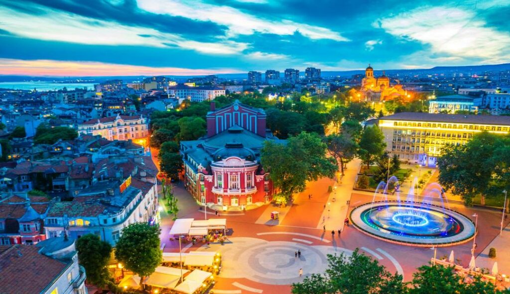 10 причини да посетиш Варна. Опера, катедрала, център.